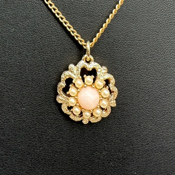 VINTAGE SIGNED SARAH COVENTRY SWEET FLOWER PENDANT NECKLACE - Picture 1 of 10